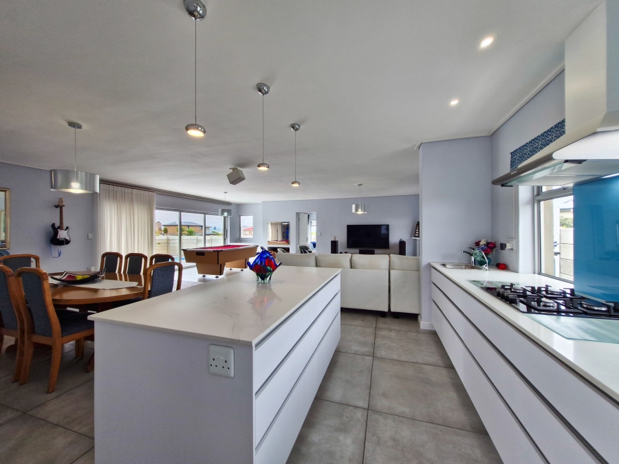 3 Bedroom Property for Sale in Stilbaai Wes Western Cape